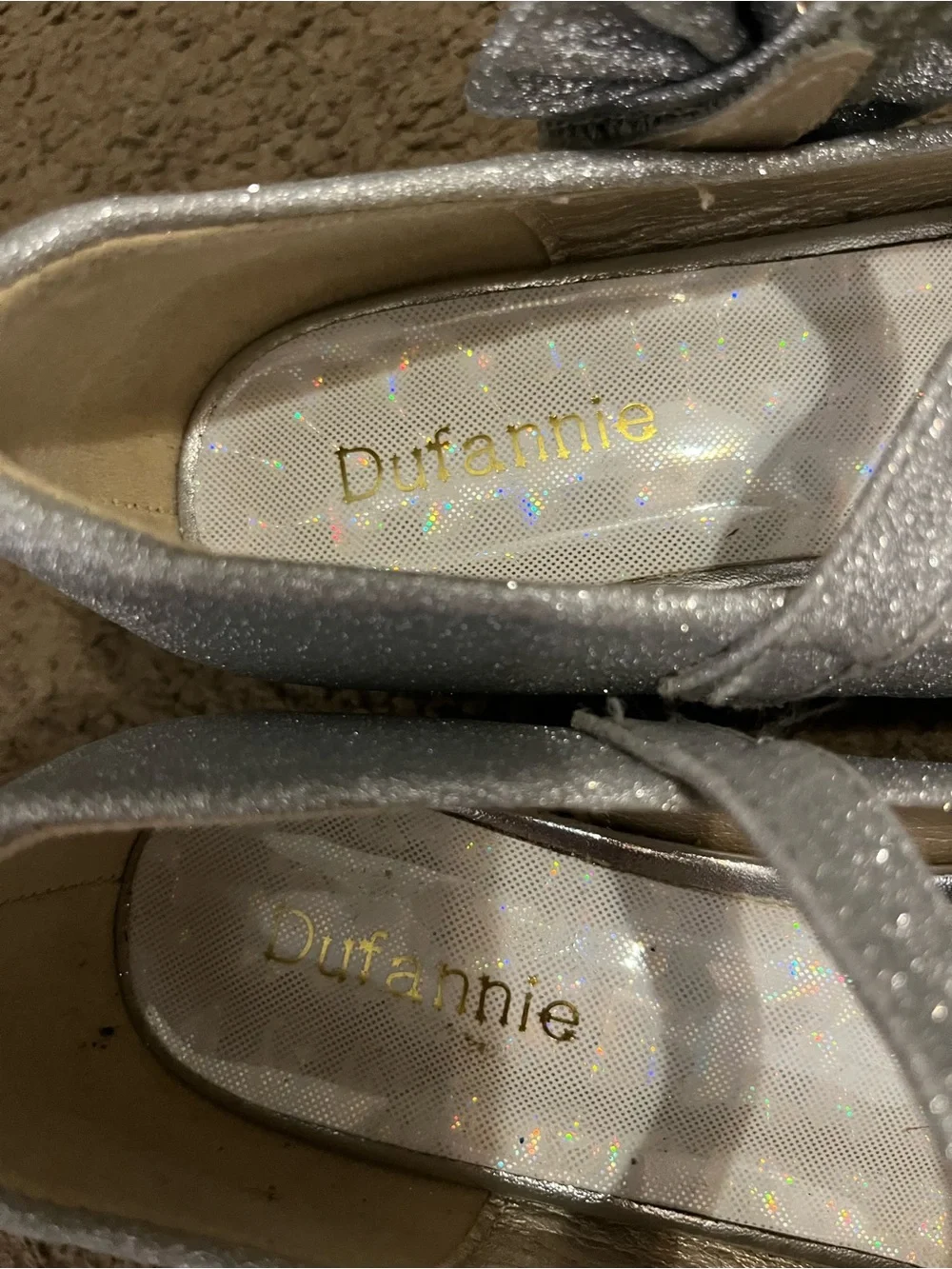 Dufannie Girls Sparkle Silver Mary Jane Dress Shoes with Bow Accent